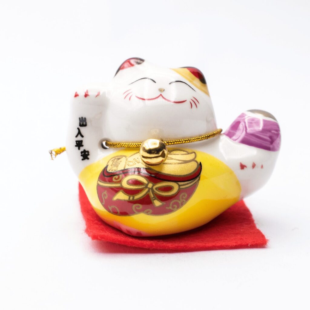 Maneki neko - mávající kočička - Kimia - feng shui