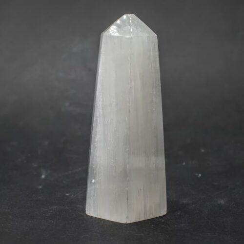 Selenit bílý - obelisk - tromlovaný kámen