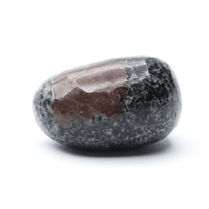 Almandin (Granát) v pyroxenitu - tromlovaný kámen