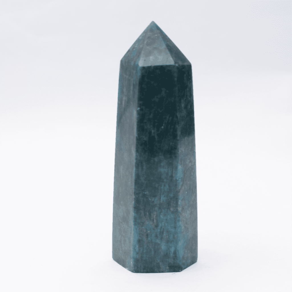 Apatit - obelisk - tromlovaný kámen APO11