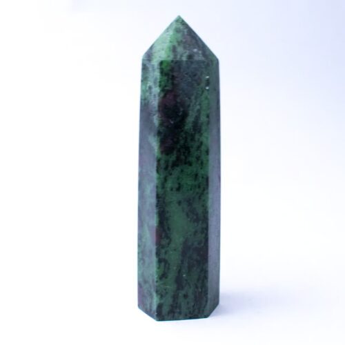 Rubín v zoisitu – obelisk – tromlovaný kámen RZ10