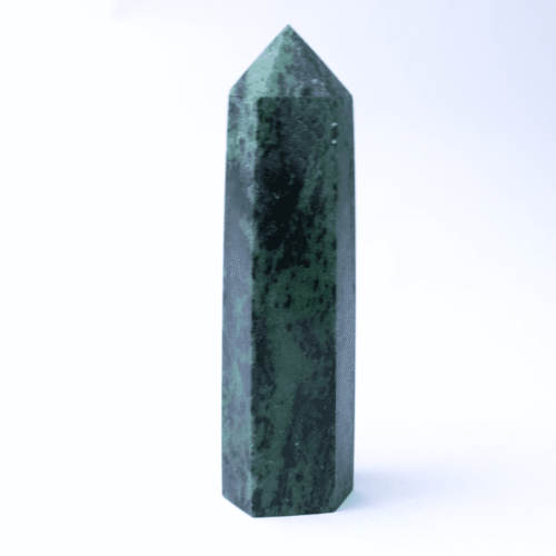 Rubín v zoisitu - obelisk - tromlovaný kámen RZ10