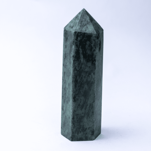 Rubín v zoisitu - obelisk - tromlovaný kámen RZ14
