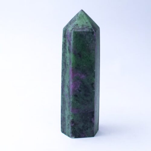Rubín v zoisitu - obelisk - tromlovaný kámen RZ15