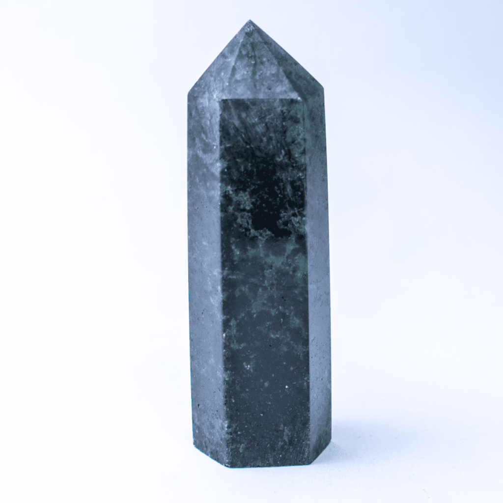 Rubín v zoisitu - obelisk - tromlovaný kámen RZ6