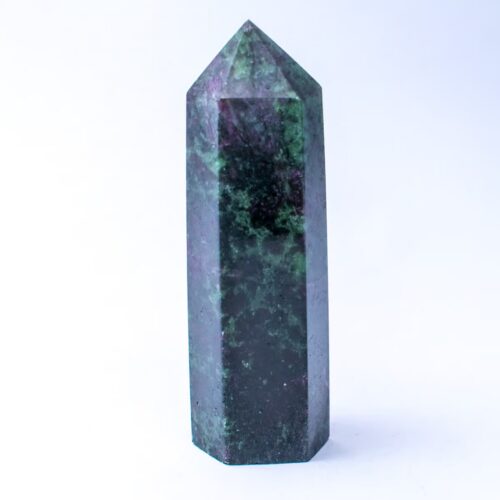 Rubín v zoisitu - obelisk - tromlovaný kámen RZ6
