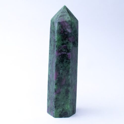 Rubín v zoisitu - obelisk - tromlovaný kámen RZ8