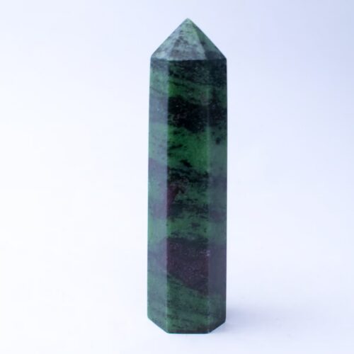 Rubín v zoisitu - obelisk - tromlovaný kámen RZ9