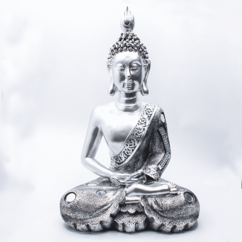 Buddha meditující - socha Feng shui - stříbrná barva