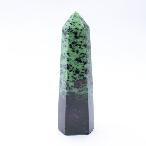 Rubín v zoisitu - obelisk - tromlovaný kámen RZ18