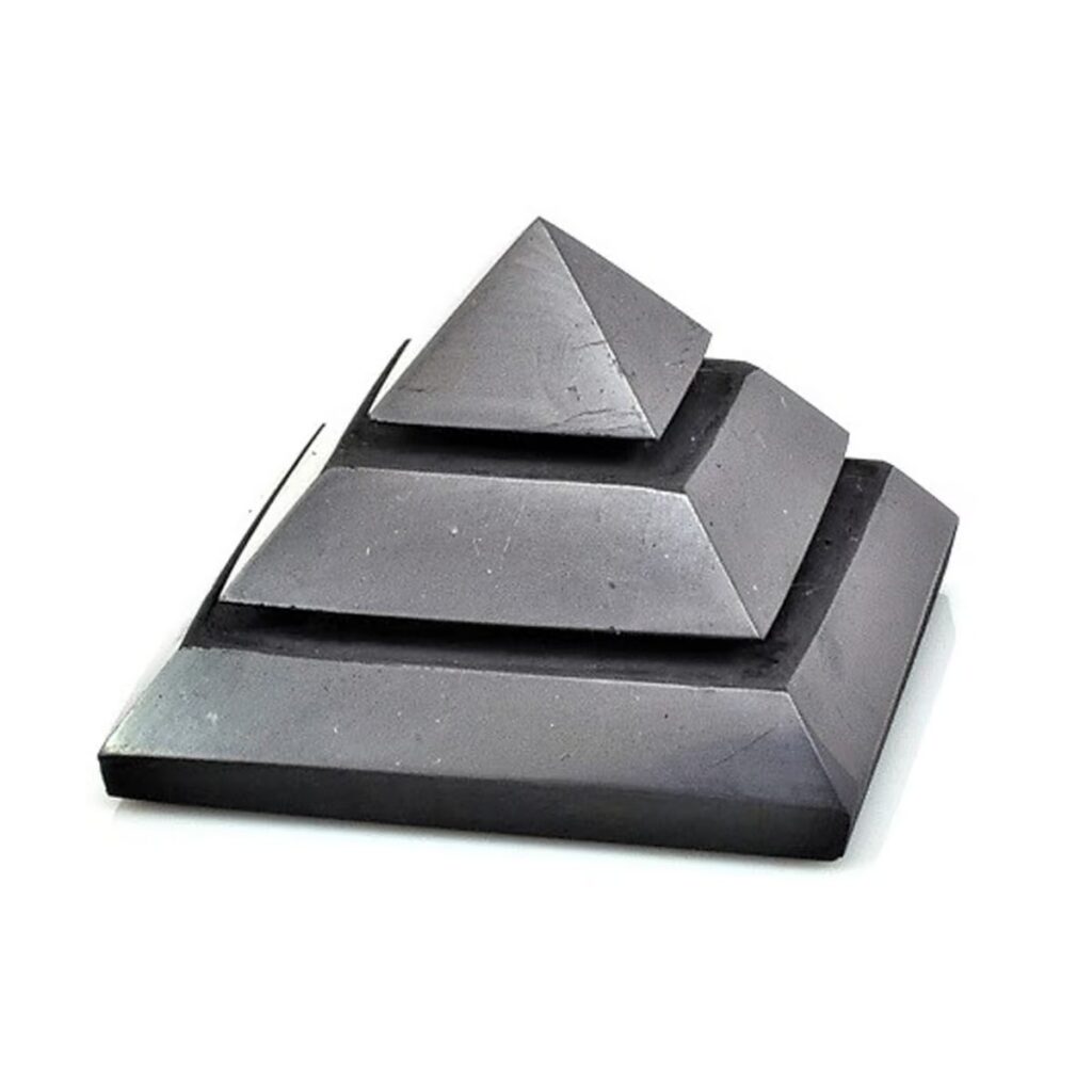 Šungit - pyramida vyřezávaná - tromlovaný kámen - malá