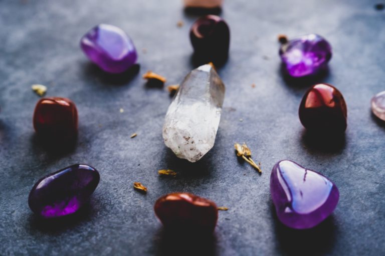Které minerály zvolit při bolestivé menstruaci a nepříjemnostech menopauzy