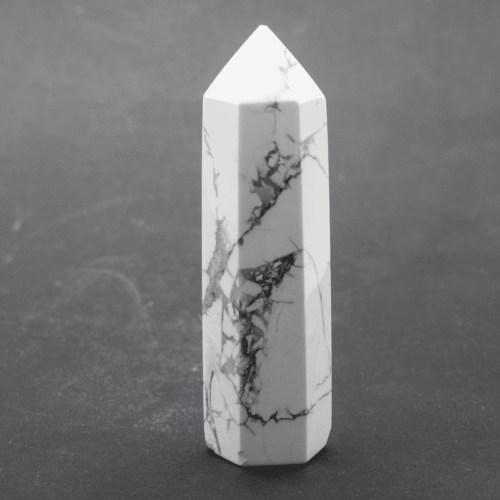 Magnezit - obelisk - tromlovaný kámen MB6