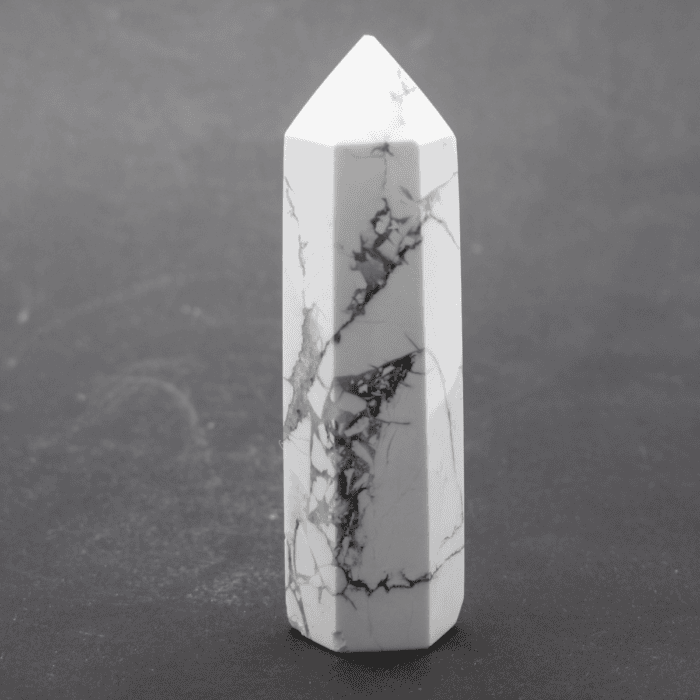 Magnezit - obelisk - tromlovaný kámen MB6