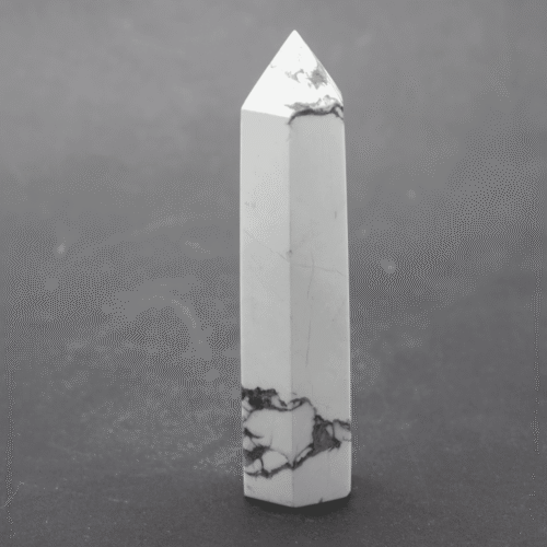 Magnezit - obelisk - tromlovaný kámen MB9