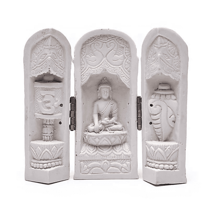Buddha v bílém triptychu - soška feng shui