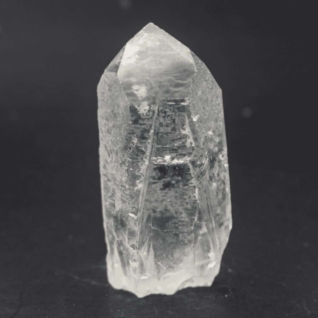 Křišťál - hrot - surový kámen KH664