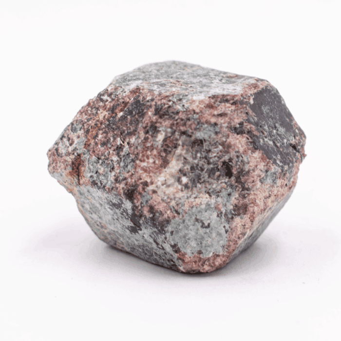 Almandin (Granát) v pyroxenitu - krystal ALM1