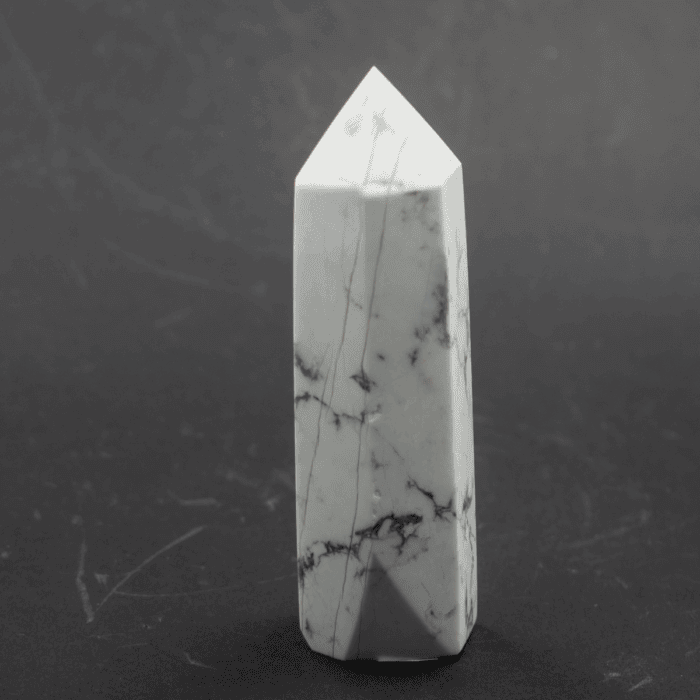 Magnezit - obelisk - tromlovaný kámen MB10