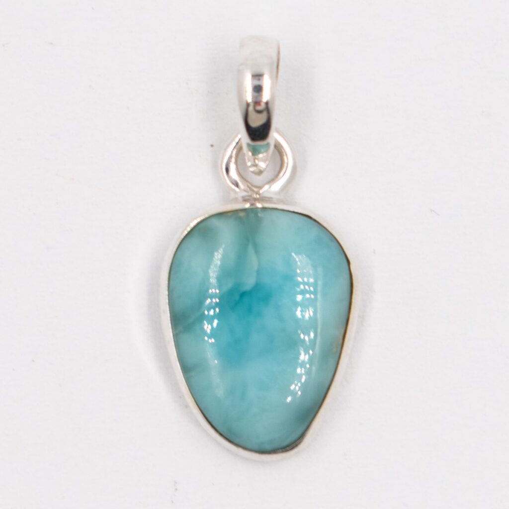 Larimar - tromlovaný kámen - stříbrný přívěsek LR219