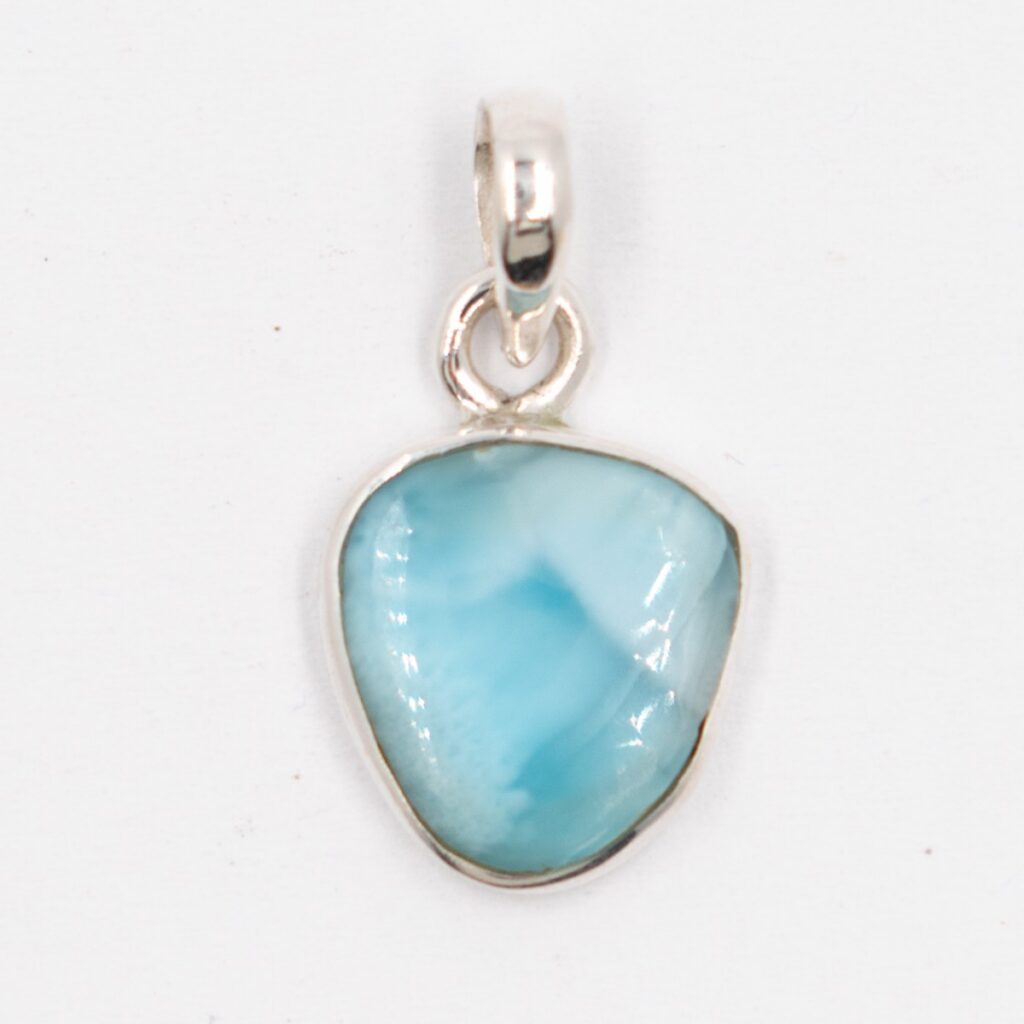 Larimar - tromlovaný kámen - stříbrný přívěsek LR220