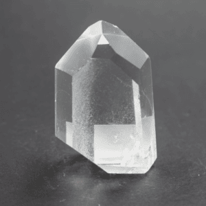 Křišťál - hrot - broušený kámen KH757