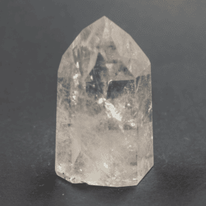 Křišťál - hrot - broušený kámen KH758