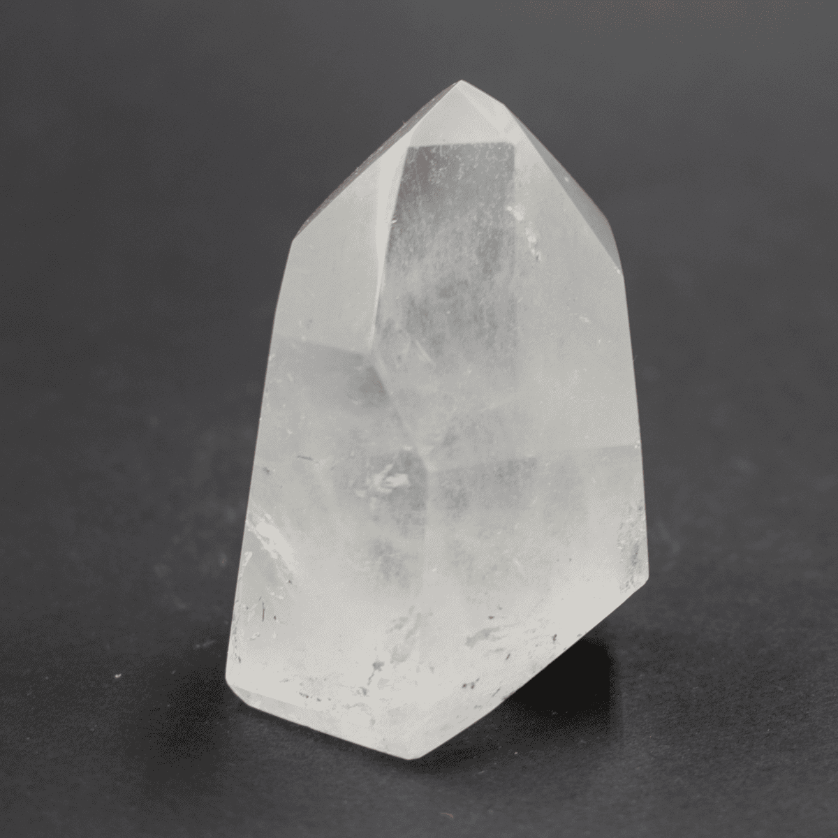 Křišťál - hrot - broušený kámen KH760