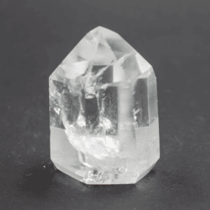 Křišťál - hrot - broušený kámen KH764