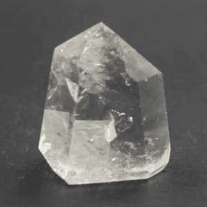 Křišťál - hrot - broušený kámen KH767