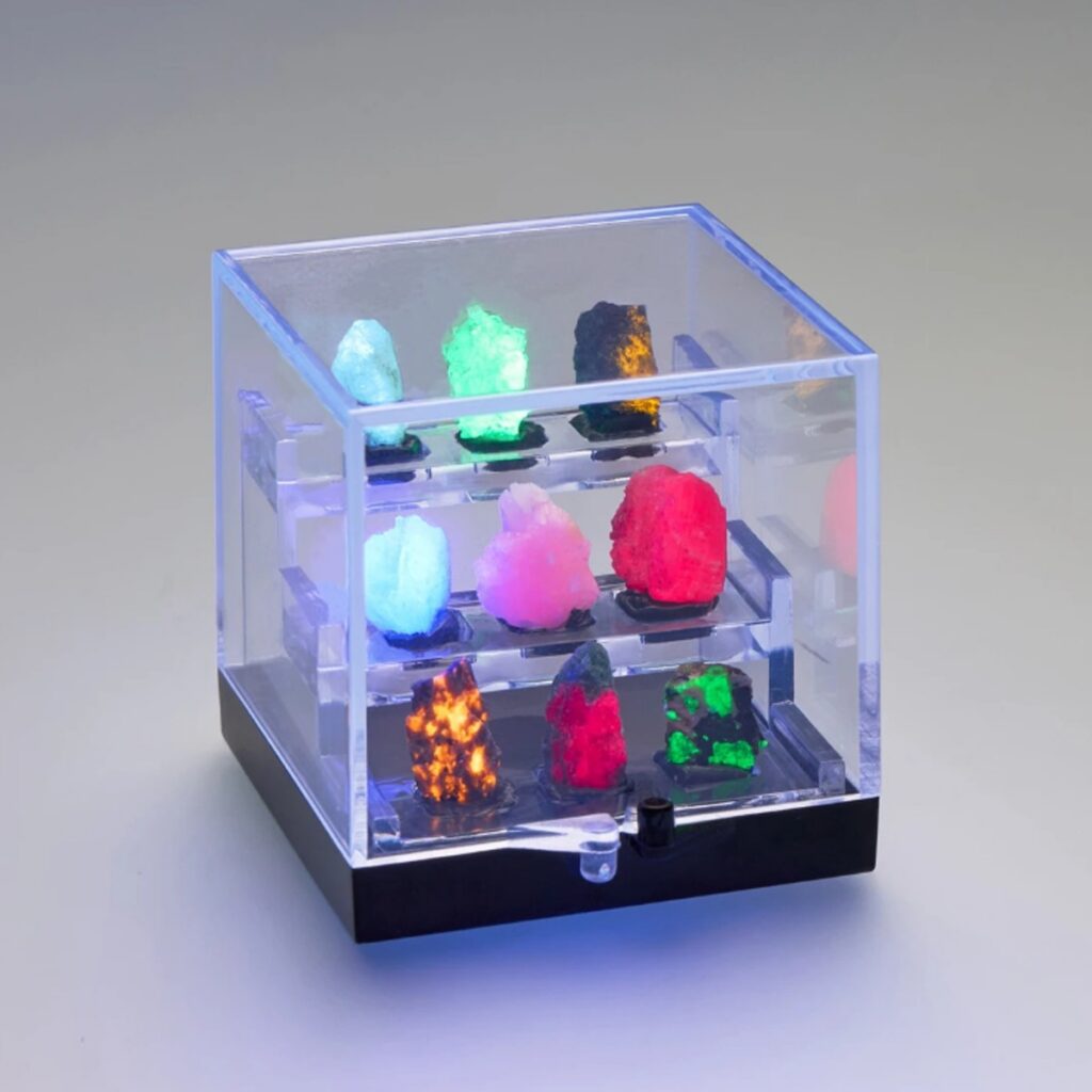 Fluorescenční minerály - sada surových kamenů
