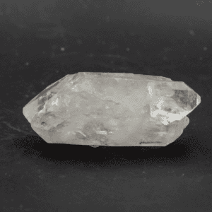 Křišťál - hrot - surový kámen K403