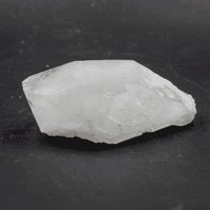 Křišťál - hrot - surový kámen K408