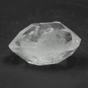 Křišťál - hrot - surový kámen K410