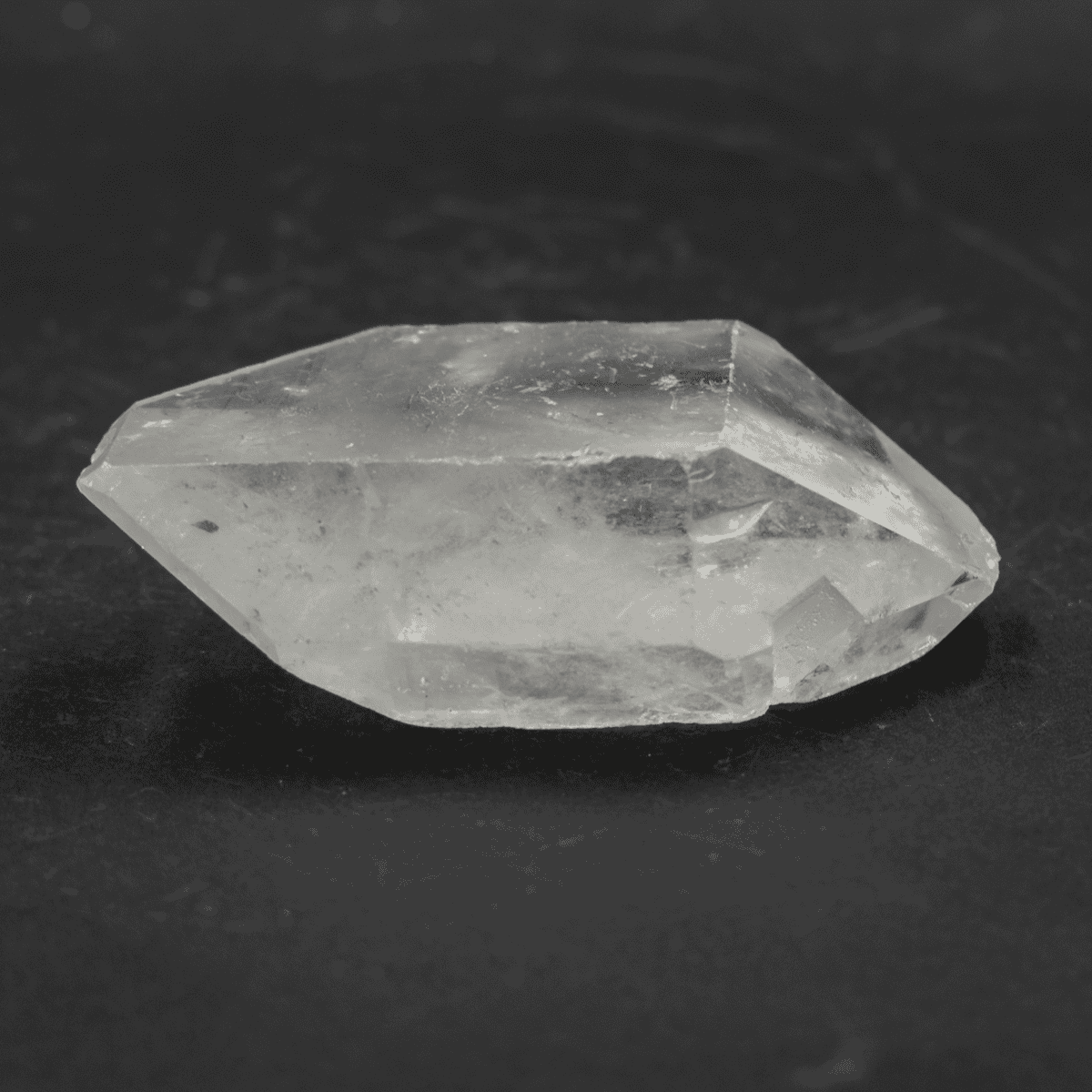 Křišťál - hrot - surový kámen K416