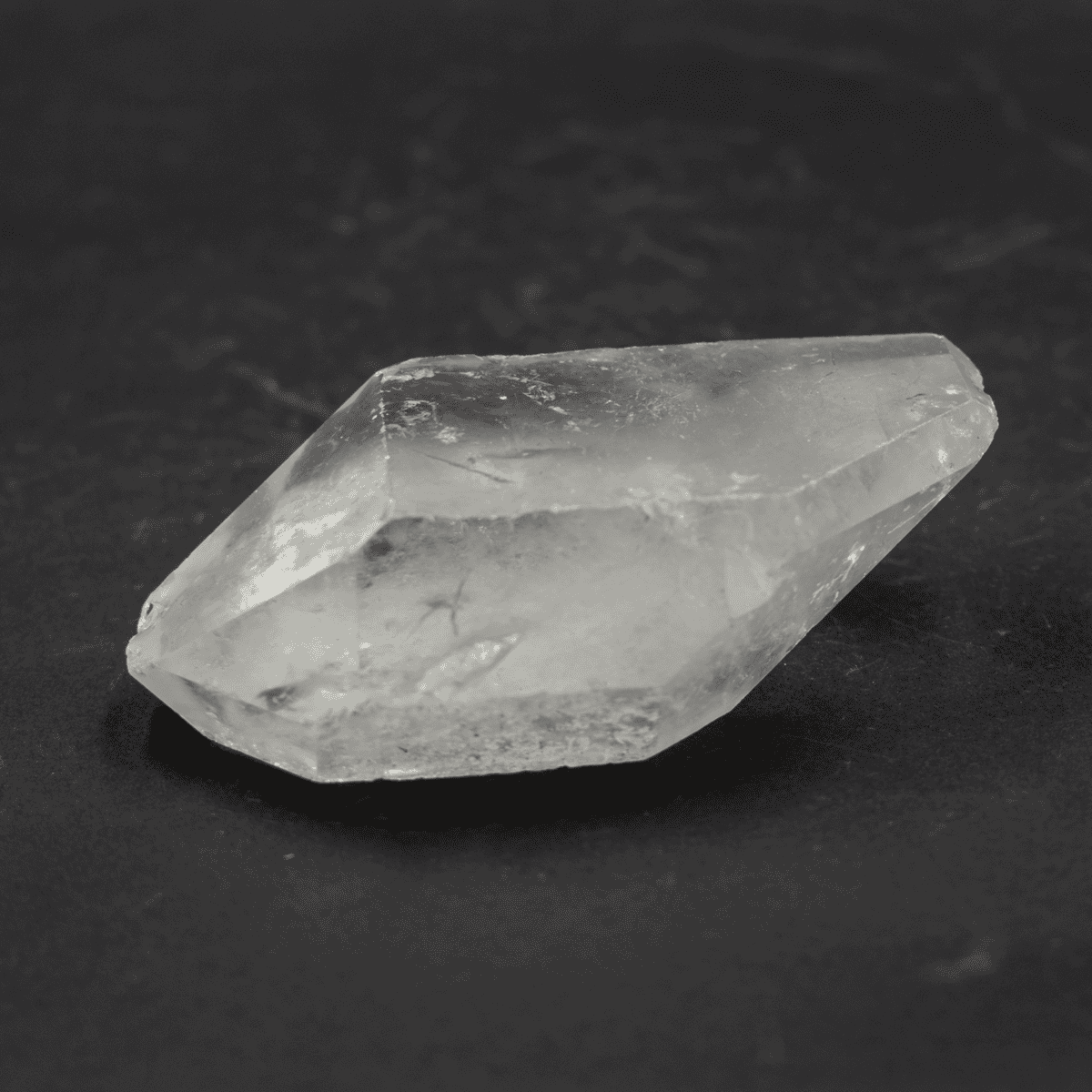 Křišťál - hrot - surový kámen K416