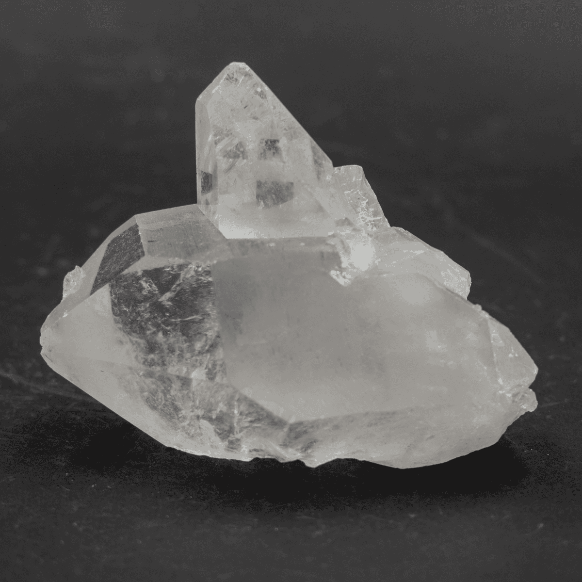 Křišťál - hrot - surový kámen K417