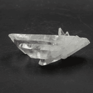 Křišťál - hrot - surový kámen K420